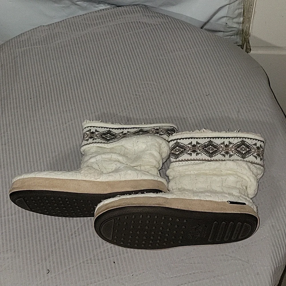Muk Luks cozy slipper
